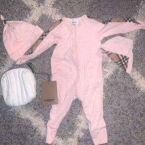 Burberry infant set 9m